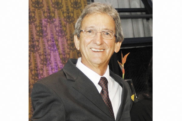 Este domingo é dia de festa para um dos líderes da indústria calçadista de Franca. O amigo José Carlos Brigagão, presidente do Sindicato da Indústria, está mudando de idade. Vai daqui o nosso abraço a ele. E tudo de bom.